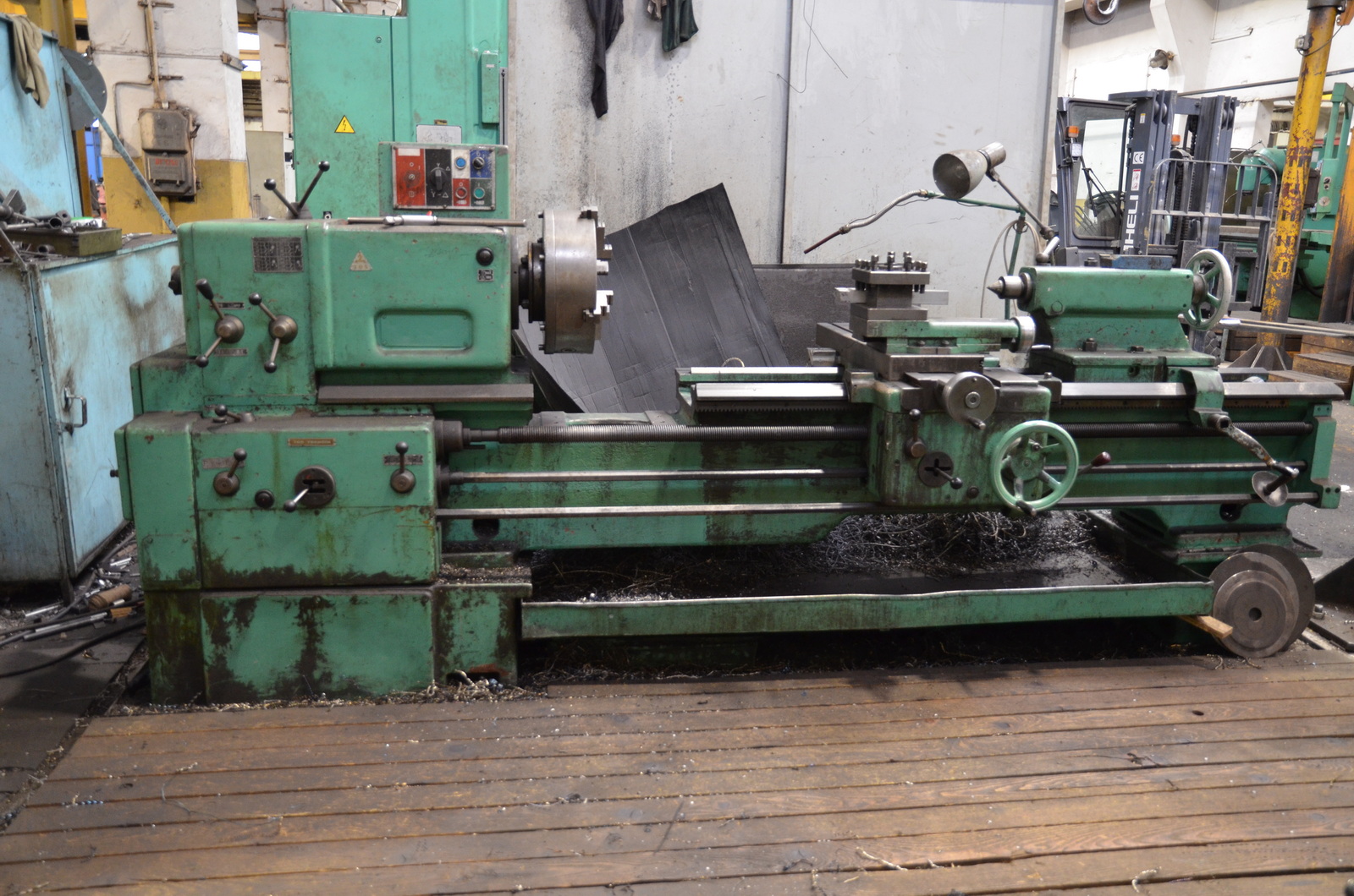 Univerzálny hrotový sústruh TOS SN 55B-71B – pohľad 1